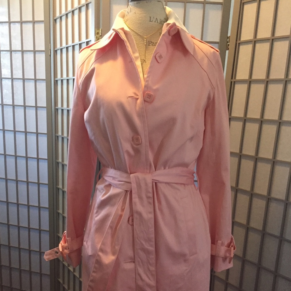 Beautiful Light trench coat 💕