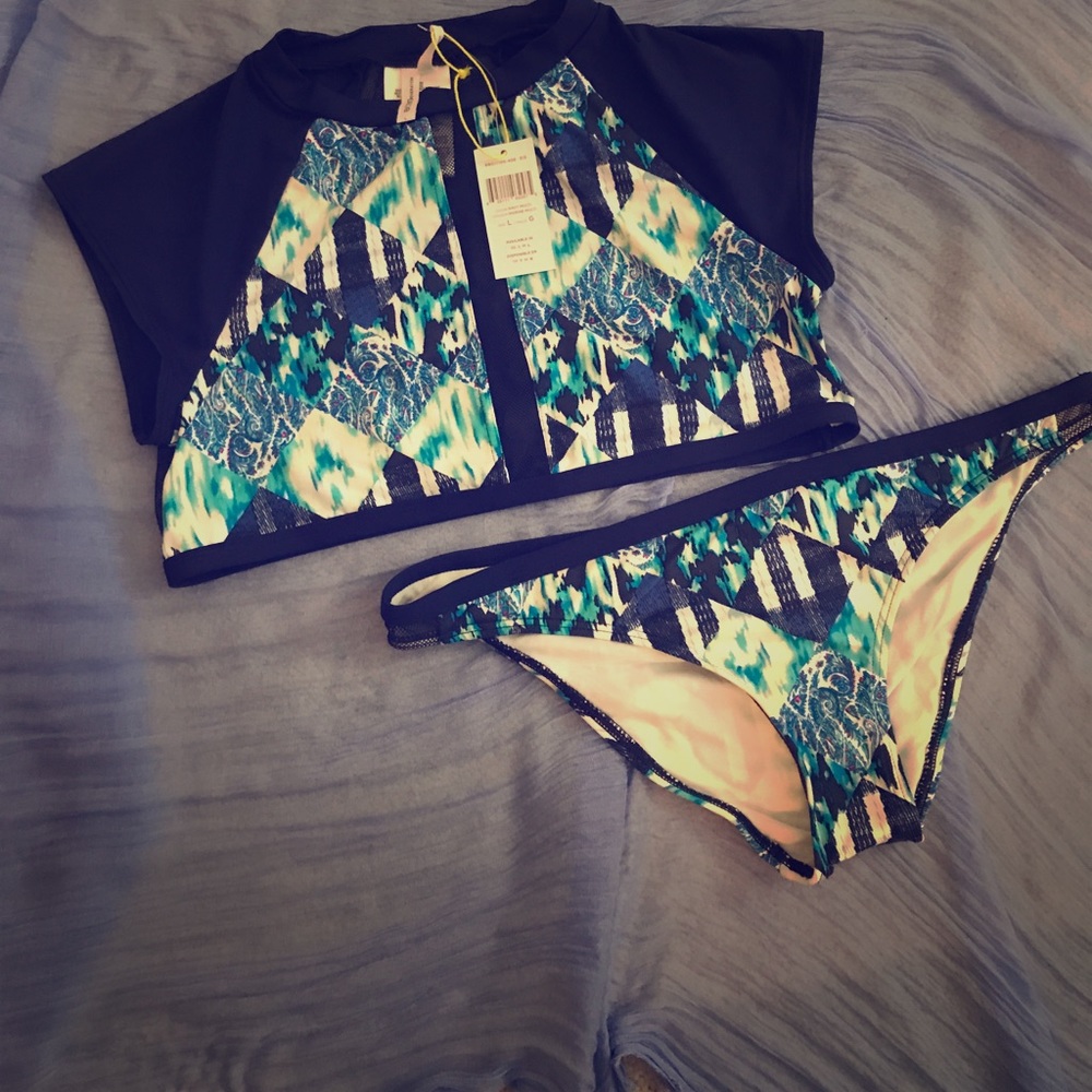 Unique Cropped Rashguard Swimsuit