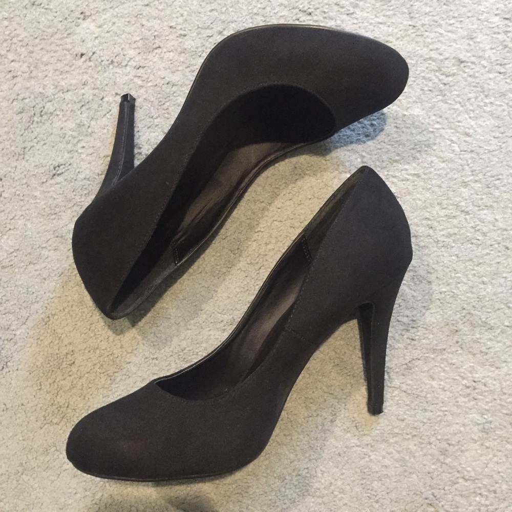 Black Suede Pumps