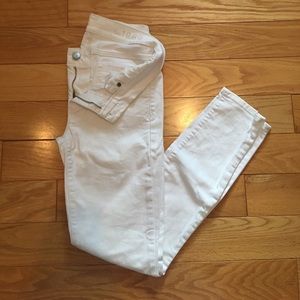 GAP Size 25 White Legging Jean
