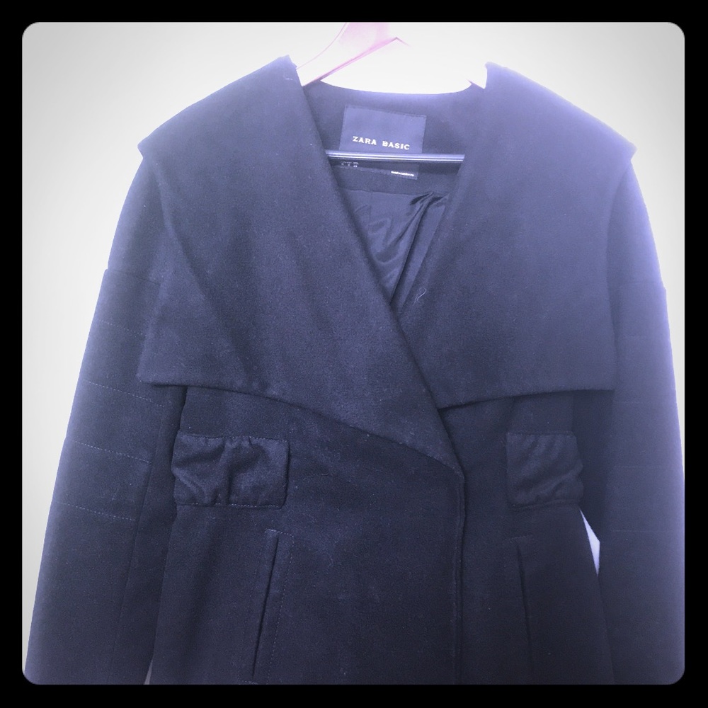 Zara wool coat! Lightly worn!! With a hood!