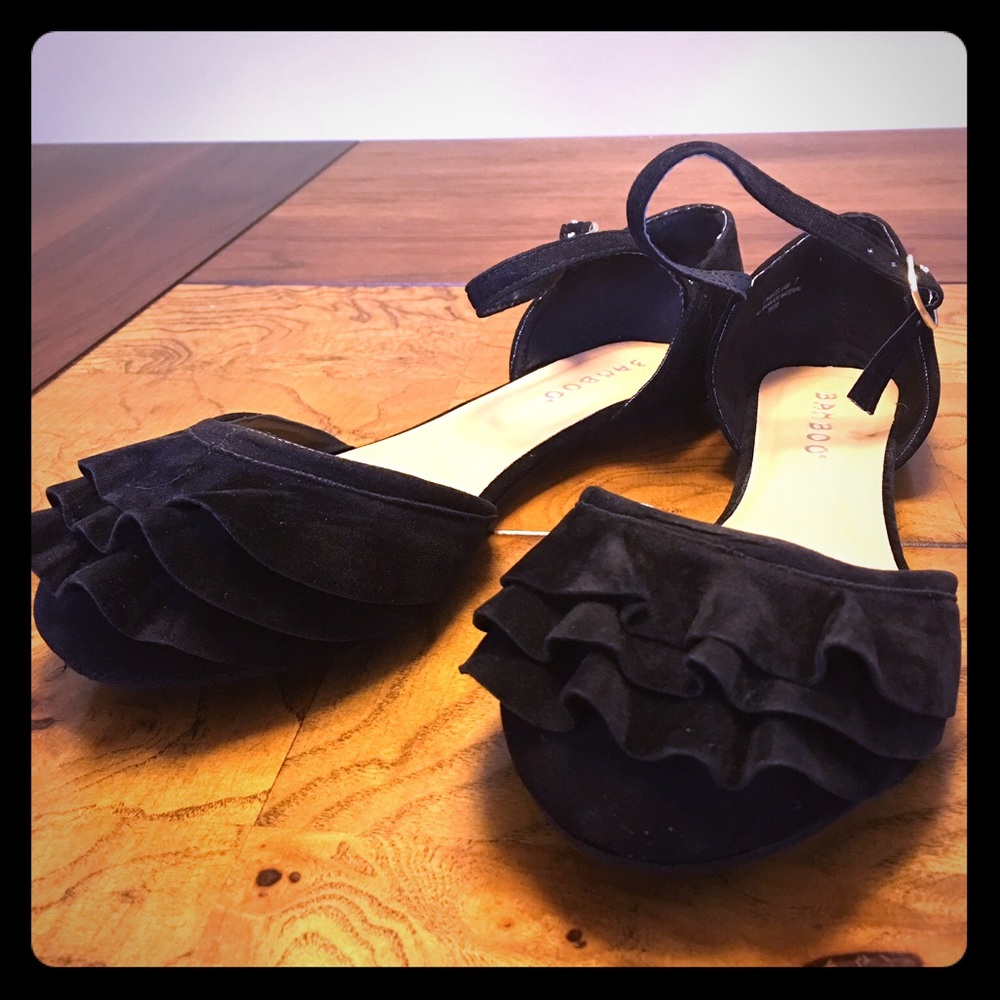 NEW size 7 Bamboo velvet ruffle flats