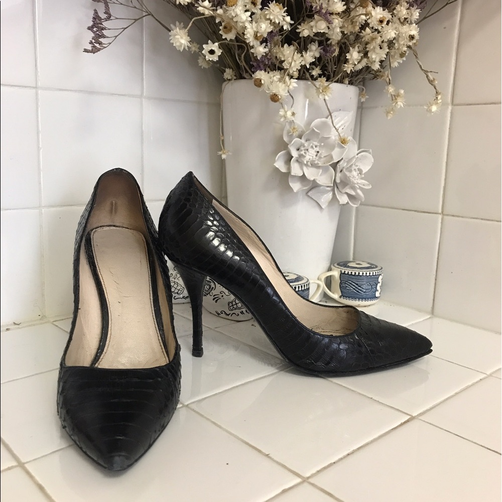 Elie Tahari all black crocodile pumps size 7.5 👠