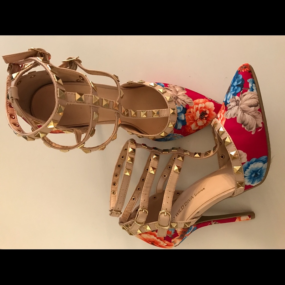 Floral Studded Pointy Toe Pump