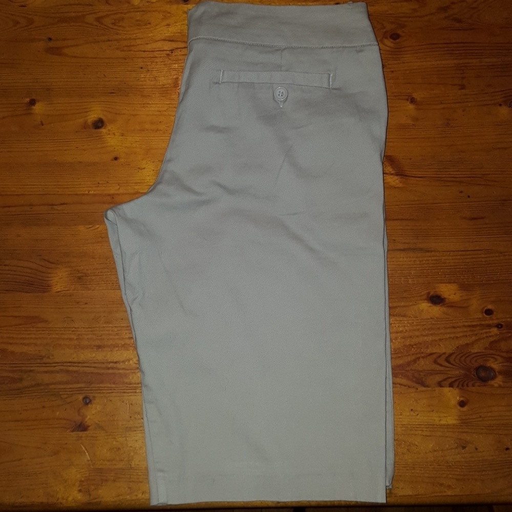 Shorts - Picture 3 of 3