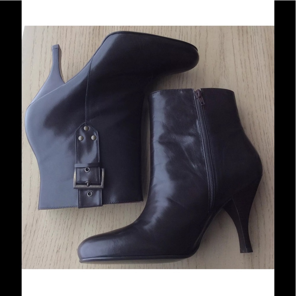 SOLD...✅✅✅ NEW DARK BROWN LEATHER BOOTS - Picture 2 of 8