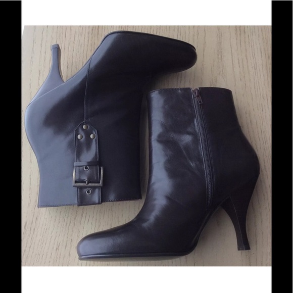 SOLD...✅✅✅ NEW DARK BROWN LEATHER BOOTS - Picture 2 of 8