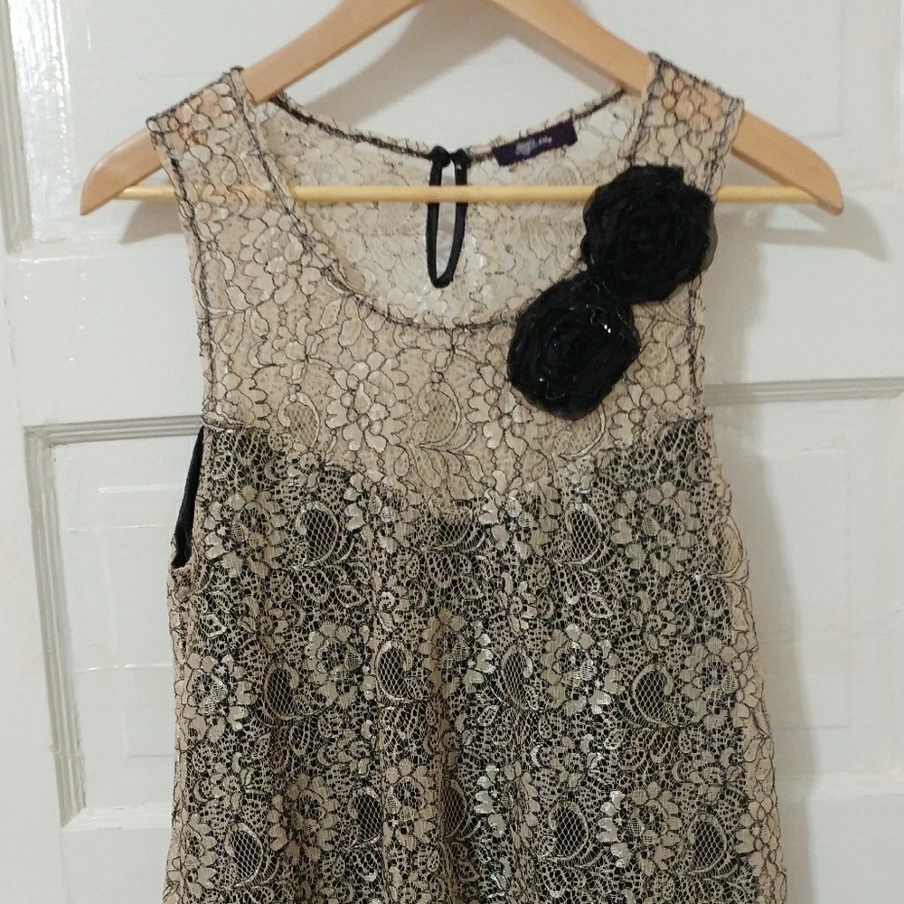 Tunic - Picture 2 of 3