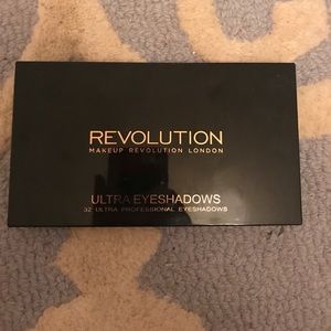 Makeup Revolution Eyeshadow Palette - Affirmation