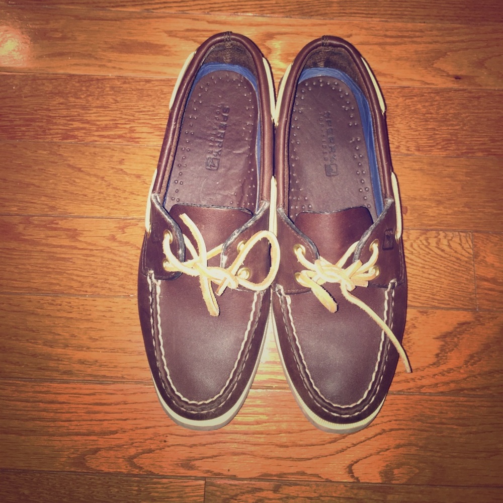 Brown sperrys
