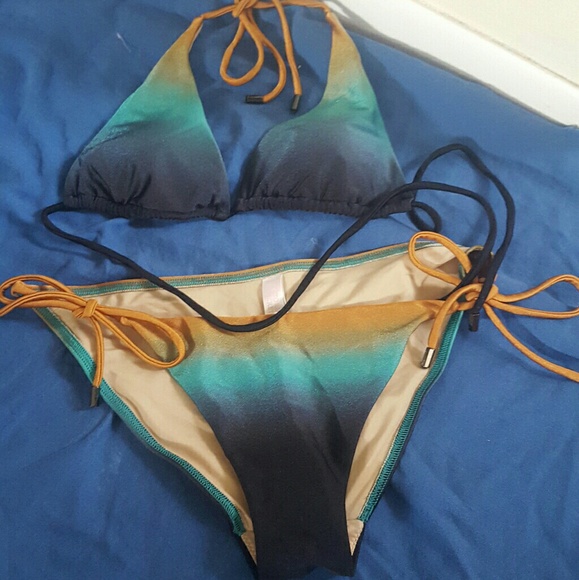 Victoria's Secret triangle string - Picture 1 of 3