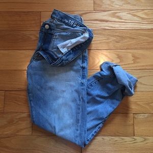 24 R GAP Sexy Boyfriend Jeans