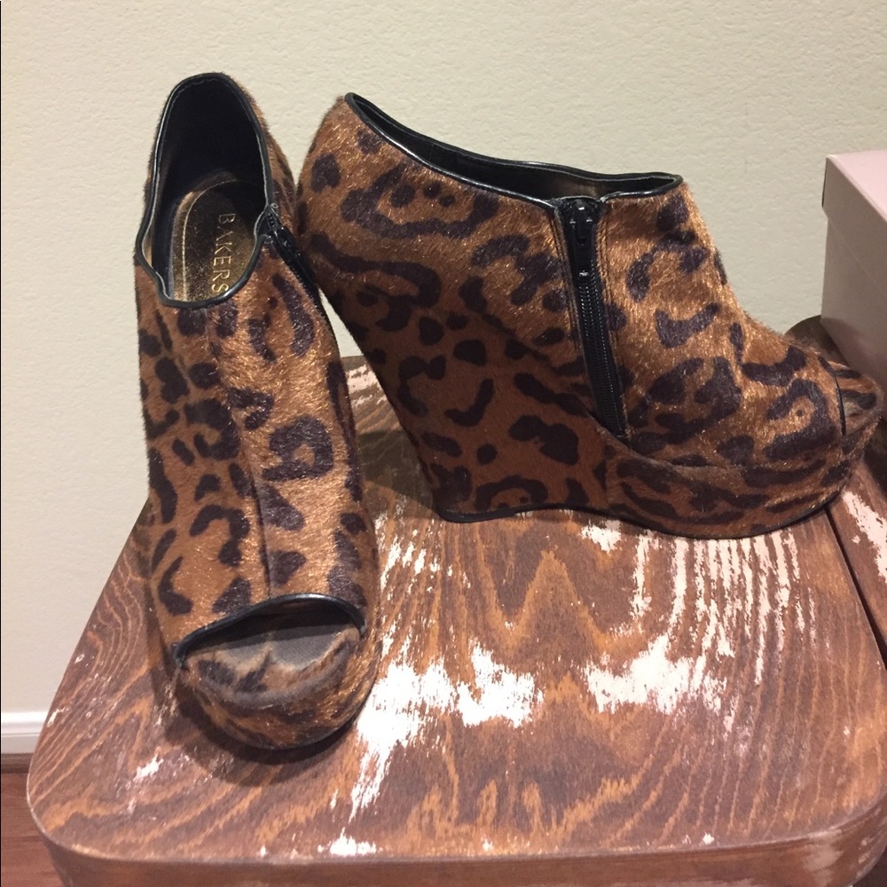 Leopard wedges