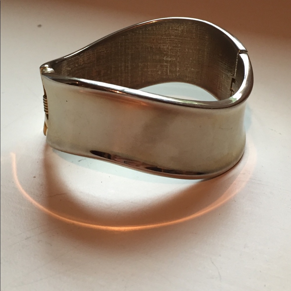Pretty silver cuff EUC