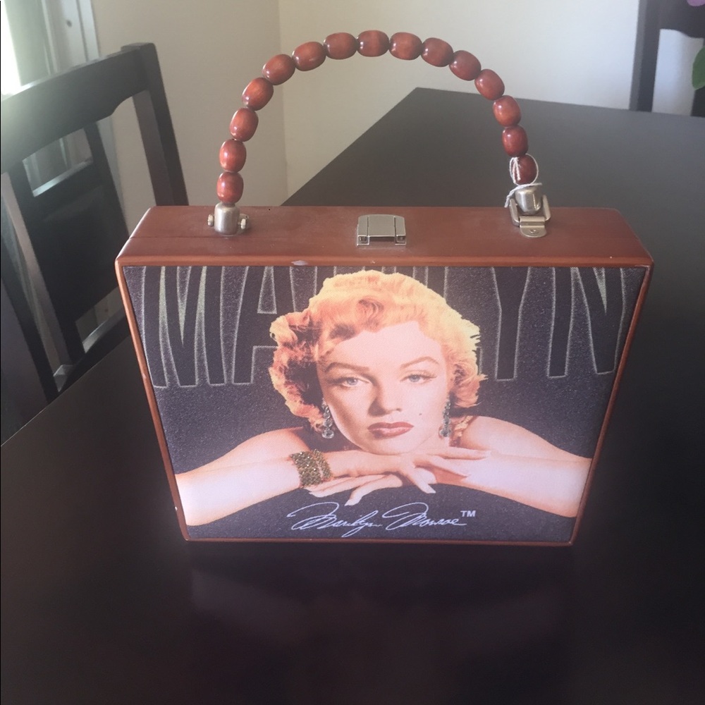 Marilyn tiki style hand bag