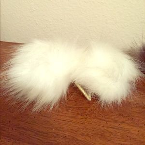 White Hair Pom-Pom's