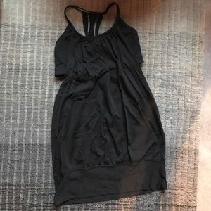 Lululemon black workout top w/ built in bra size 4