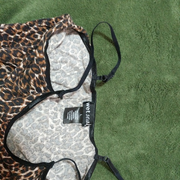 Top - Picture 2 of 2