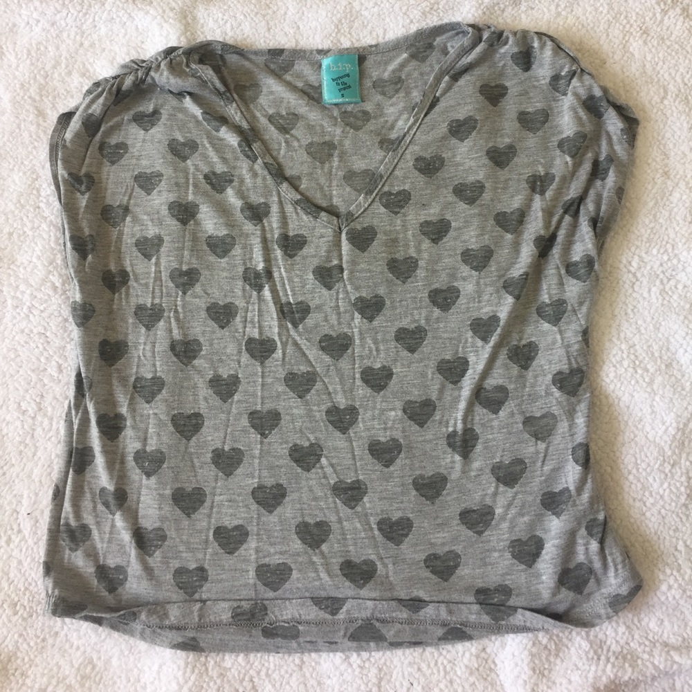 🔥3 for $12🔥•H.I.P.• Heart print tee