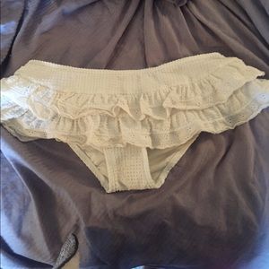 Juicy Couture white ruffle skirt bottoms sz M