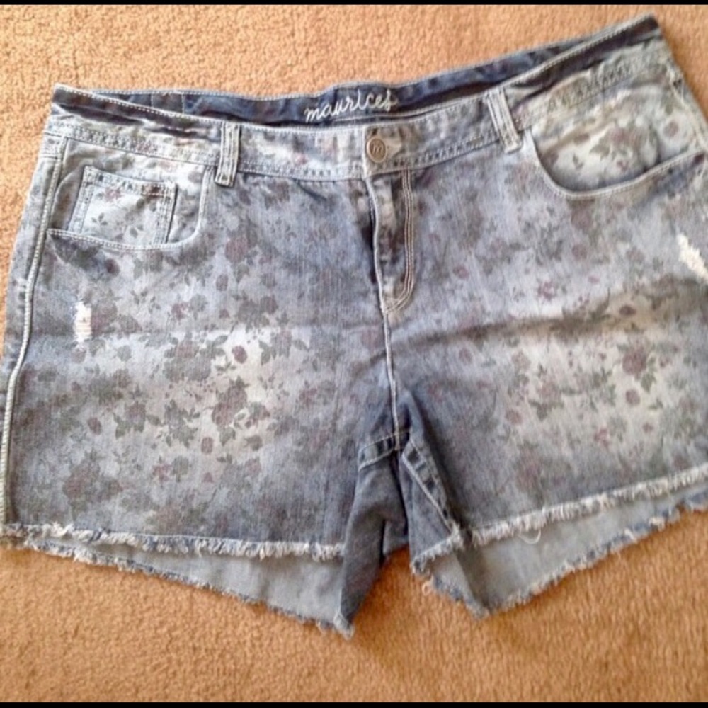 Floral denim shorts!
