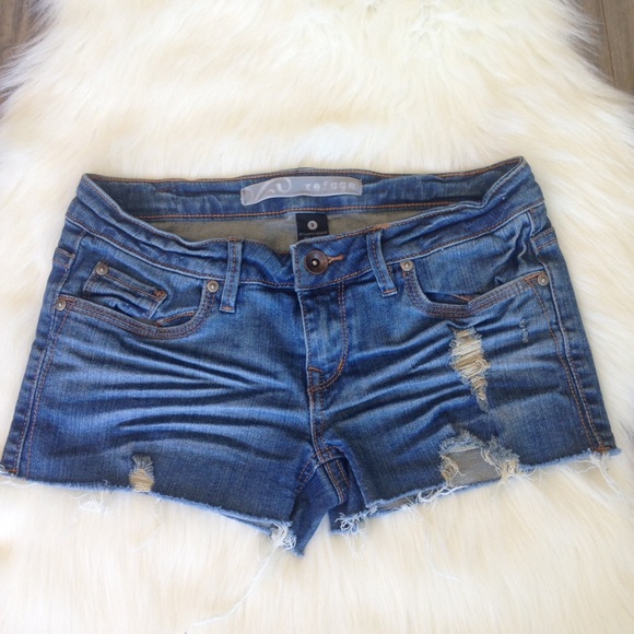 •refuge distressed shorties• - Picture 2 of 6