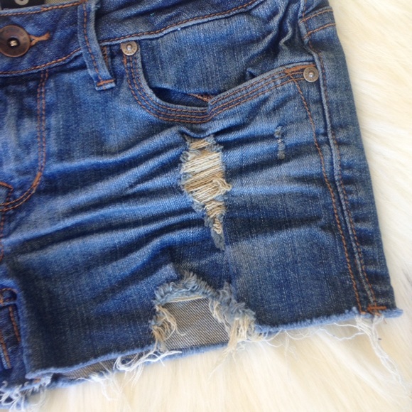 •refuge distressed shorties• - Picture 3 of 6