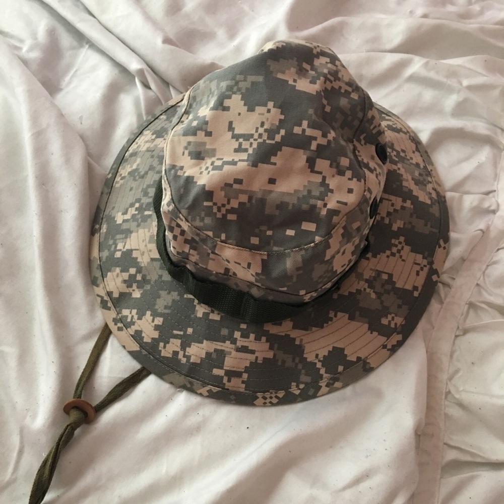CAMO BUCKET HAT