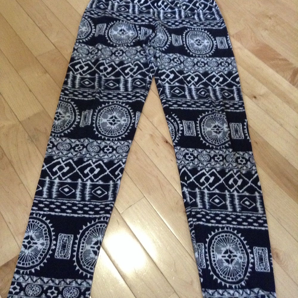 Trendy graphic leggings