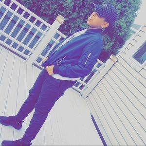 Meet your Posher, Idris