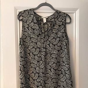 Sleeveless tunic