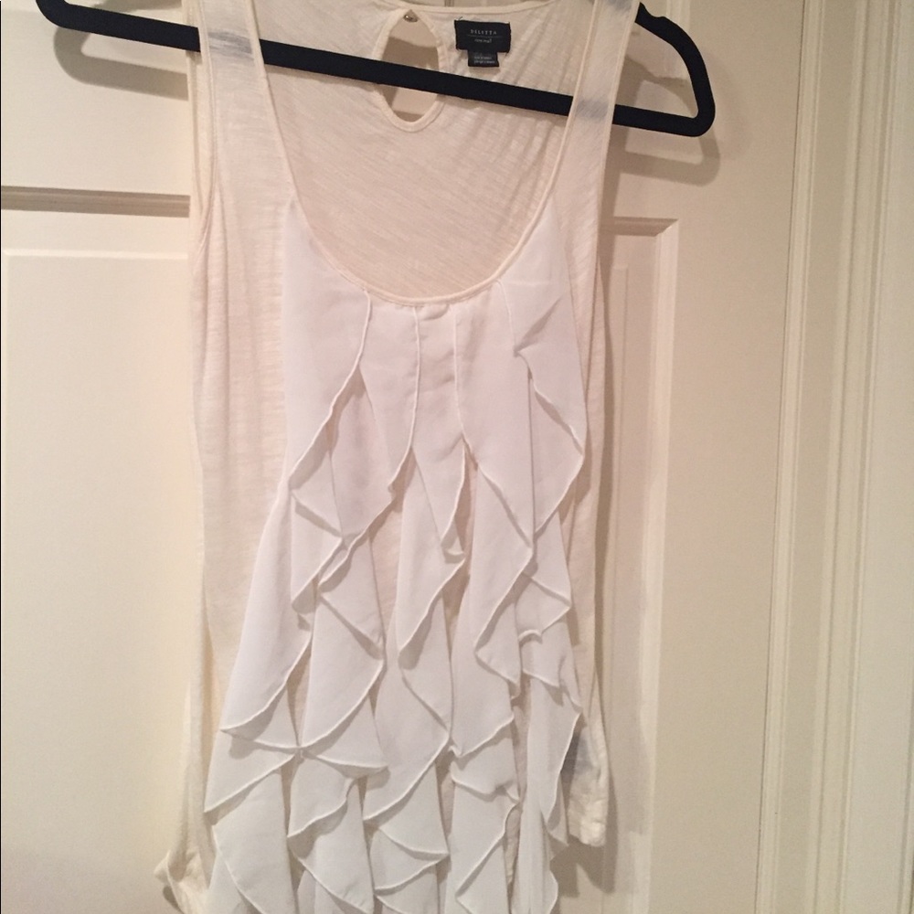 Flirty & feminine ivory ruffle tank XS