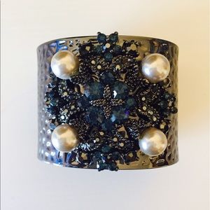 Express cuff bracelet with pearls & blue crystals