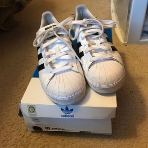 Adidas superstar in white & black