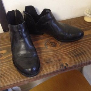 Born Kerri booties, size 8.