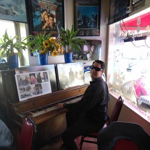 Meet your Posher, Robert