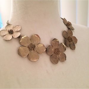 👑 Costume Flower Necklace