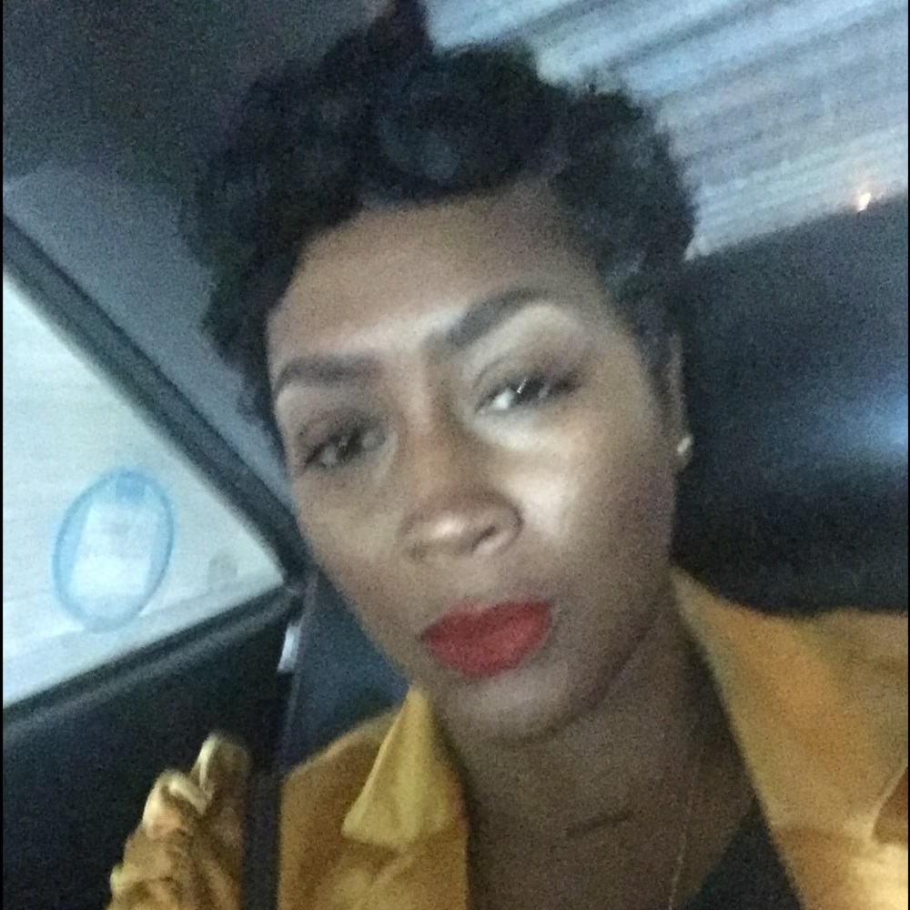 Meet your Posher, Ronesia