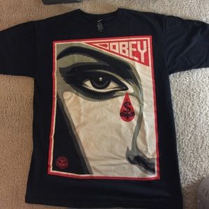 Obey tee