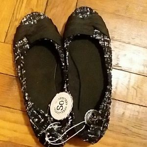 Flat shoes
