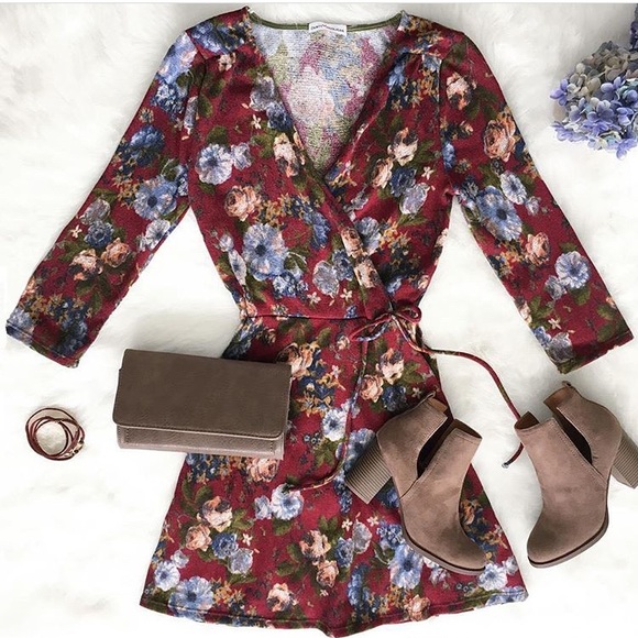 Dresses & Skirts - Long sleeve Burgundy dress with flowers