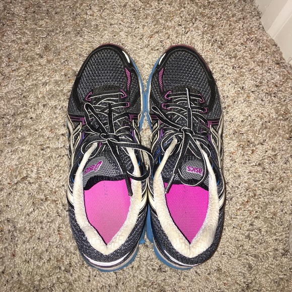 running shoes - Picture 1 of 2