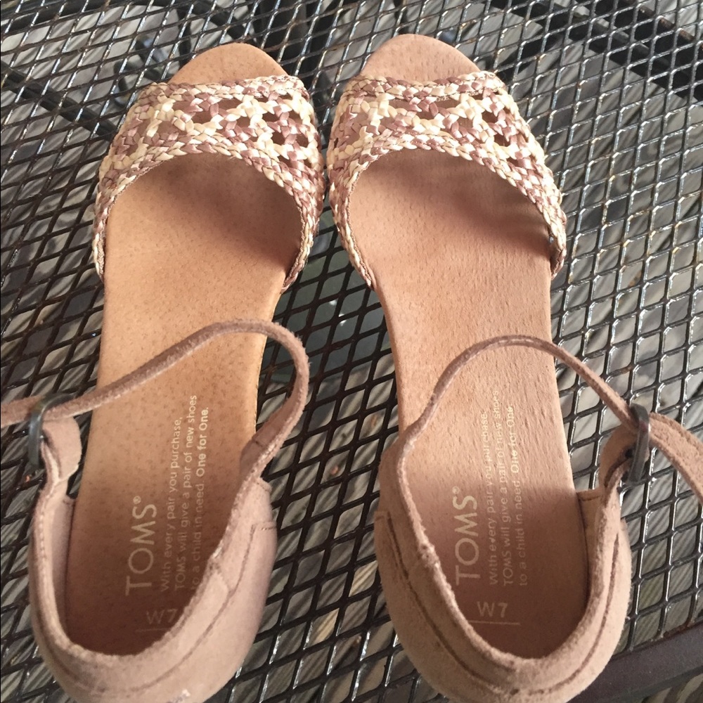 Tom's wedge sandals