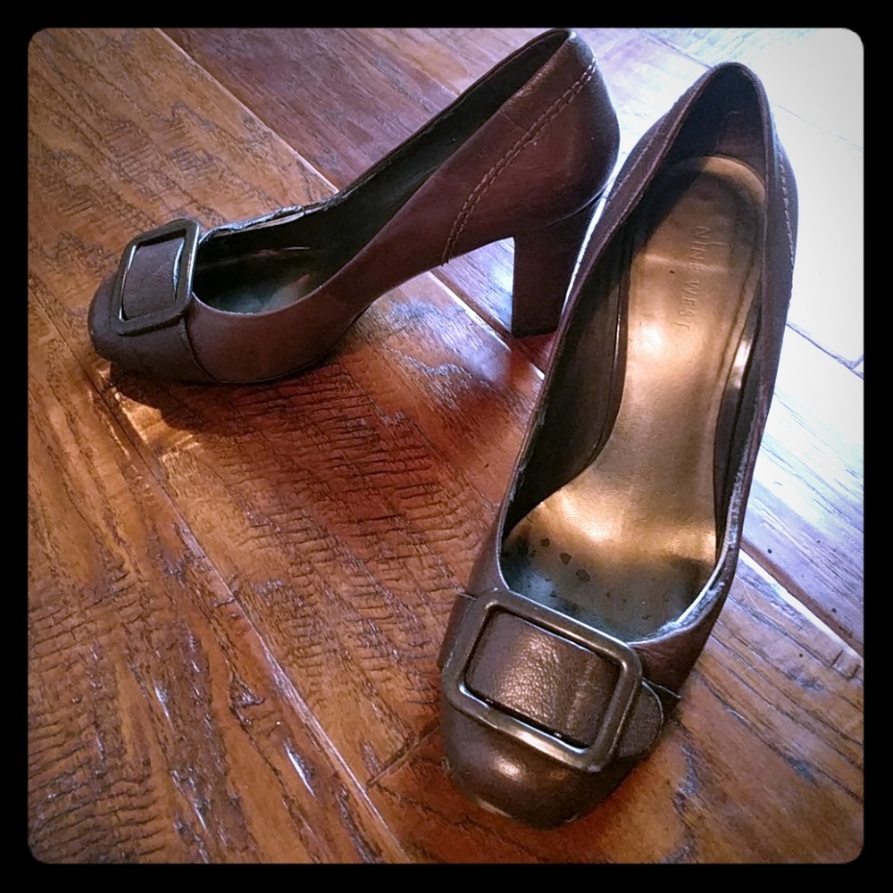brown leather buckle pumps - free with​ purchase​
