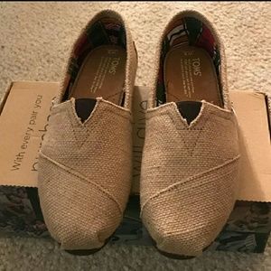 Toms Tan Classic Burlap Shoes fits size 8 1/2