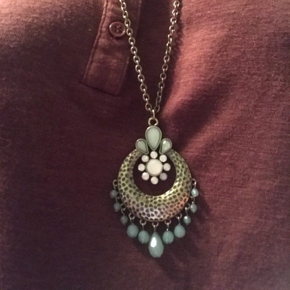 Jewelry - 🆕 Brush gold and beaded necklace