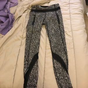 Lulu lemon size 4 inspire tight ii