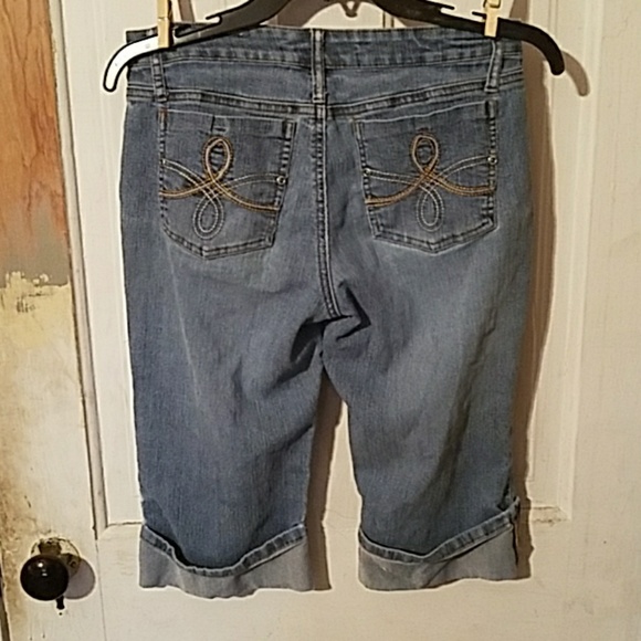 Duck Head shorts/capri pants - Picture 2 of 2