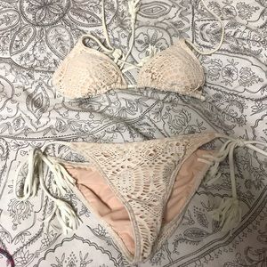 Billabong cream crochet bikini