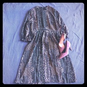 NWOT🥳 Forever 21 Contemporary Floral Dress